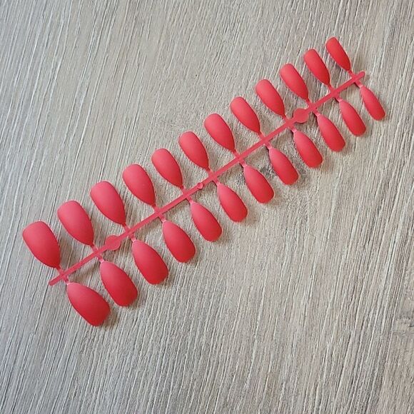 Red Press On Nails Set of 24 - Picture 3 of 4